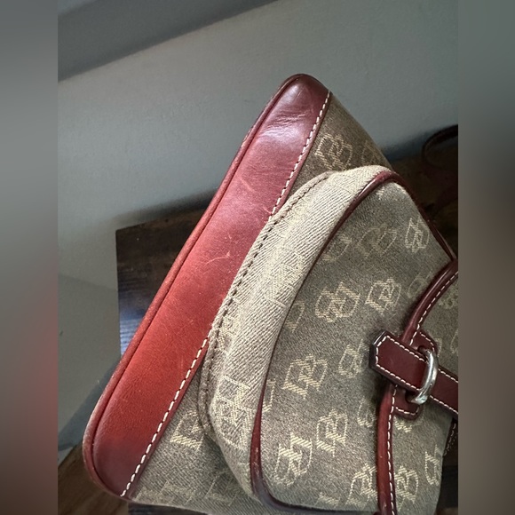 Vintage Dooney and Bourke crossbody bag - Picture 9 of 11